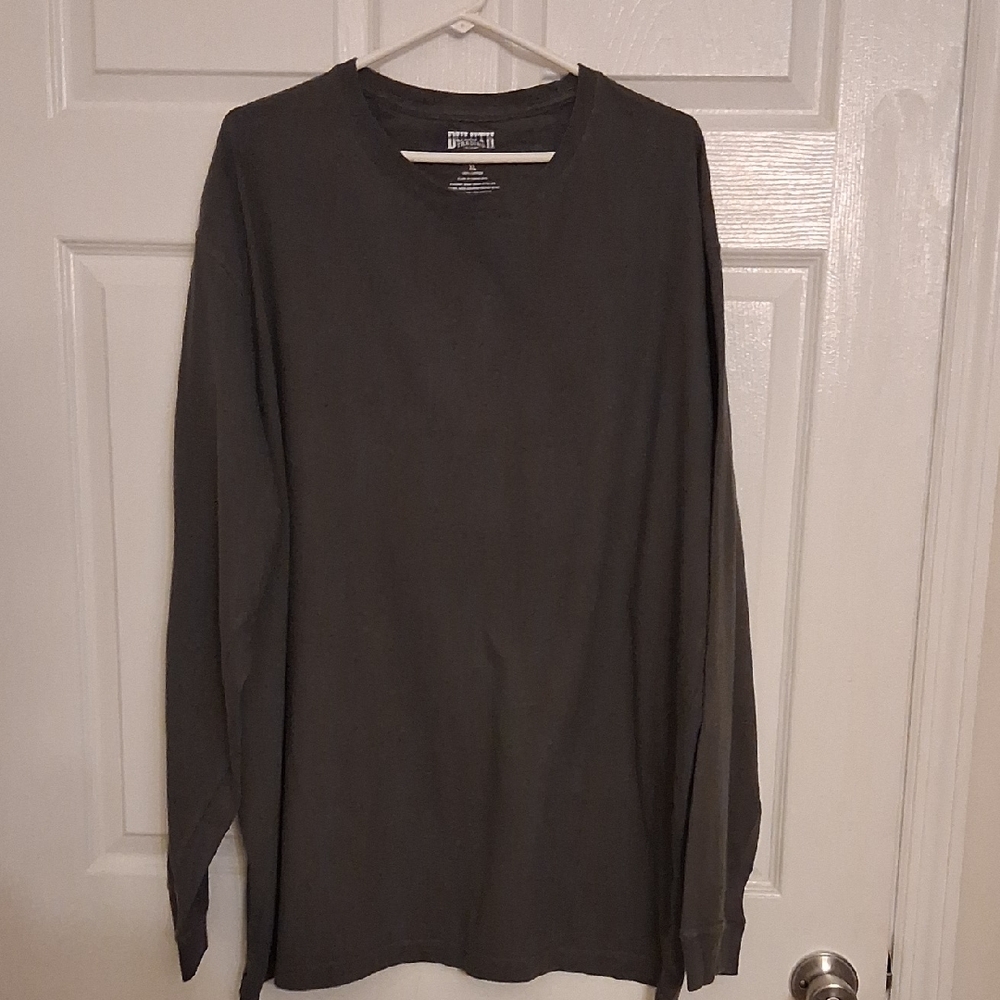 Duluth Trading Co Gray Long Sleeve Tee